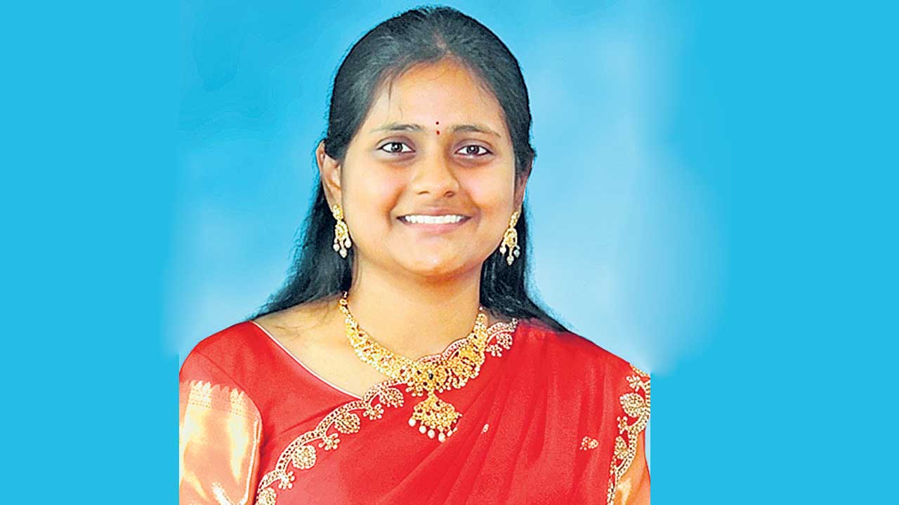 వాసవి విద్యార్థిని ఆత్మహత్య