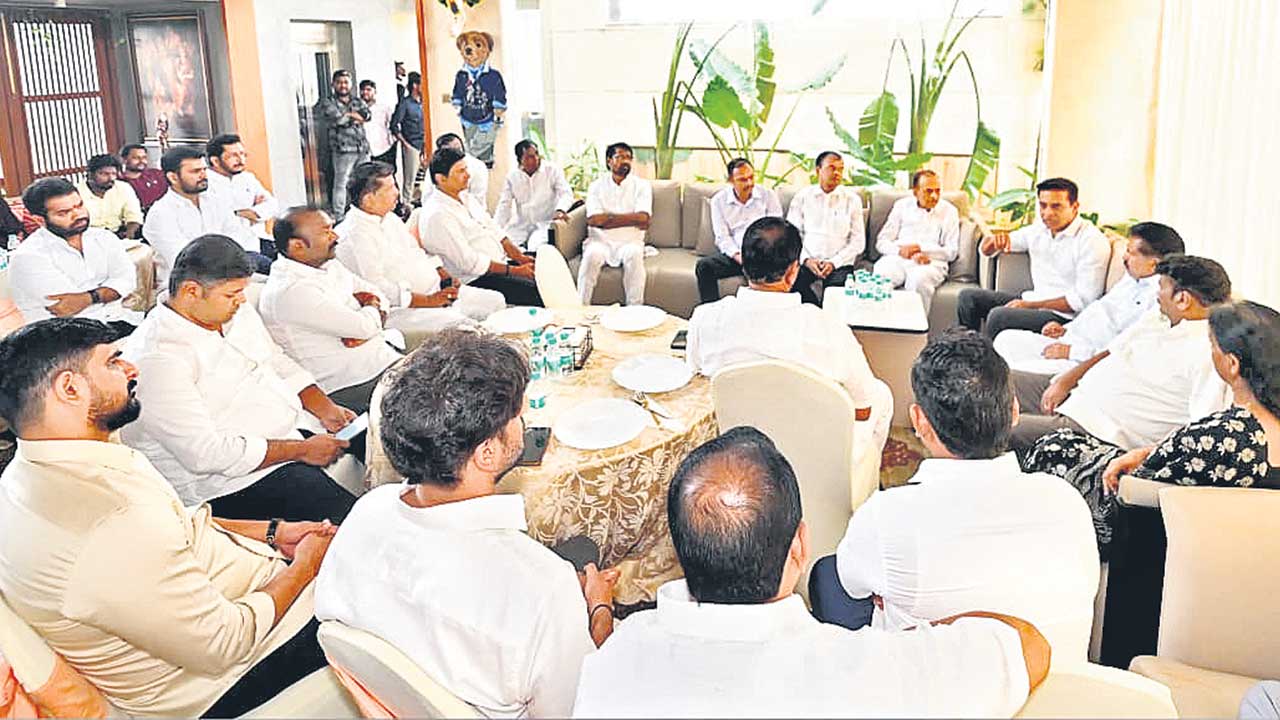 నిరుద్యోగుల గొంతుకై నినదిద్దాం?