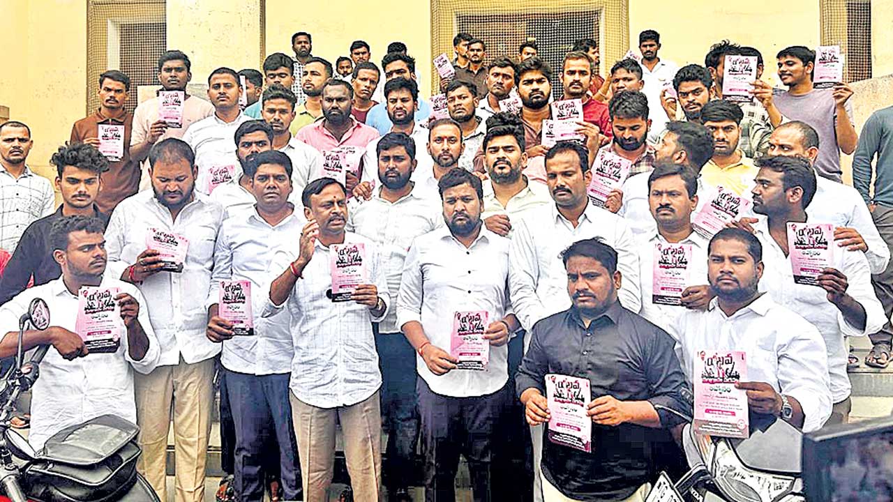 బీఆర్‌ఎస్‌ పిలుస్తోంది.. భారీగా తరలిరండి