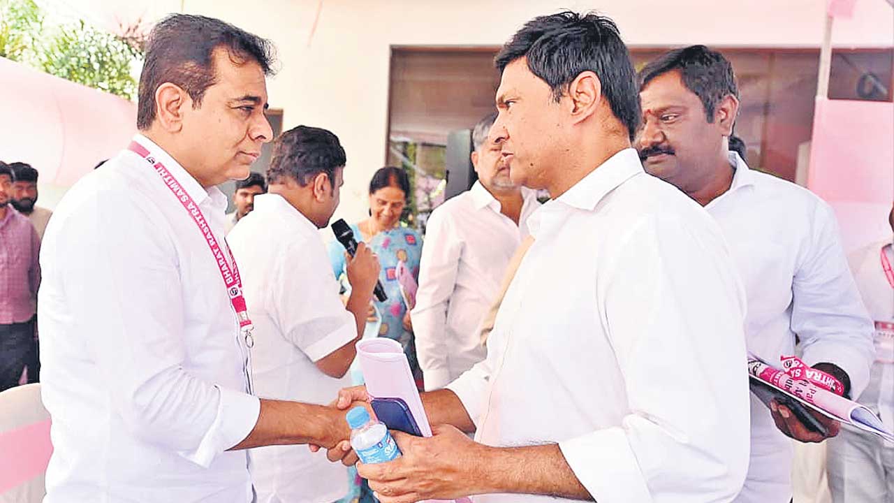 భూములపై నిషేధం ఎత్తివేయాలని త్వరలో ధర్నా