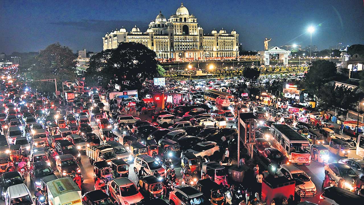 కాంగ్రెస్‌ ర్యాలీ కదలని చక్రం