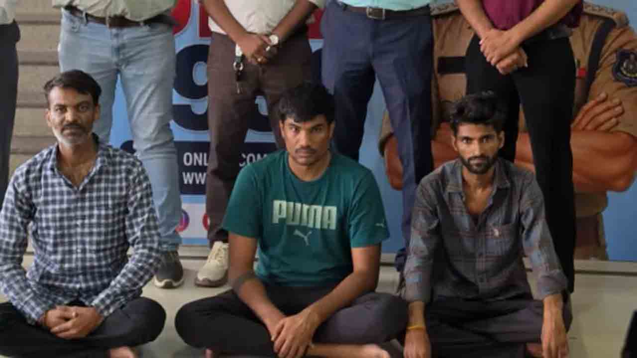 Hackers loot Gujarat Bank | బ్యాంకు సాఫ్ట్‌వేర్‌ లోపాలను వినియోగించుకున్న హ్యాకర్లు.. రూ. 7.34 కోట్లు లూటీ