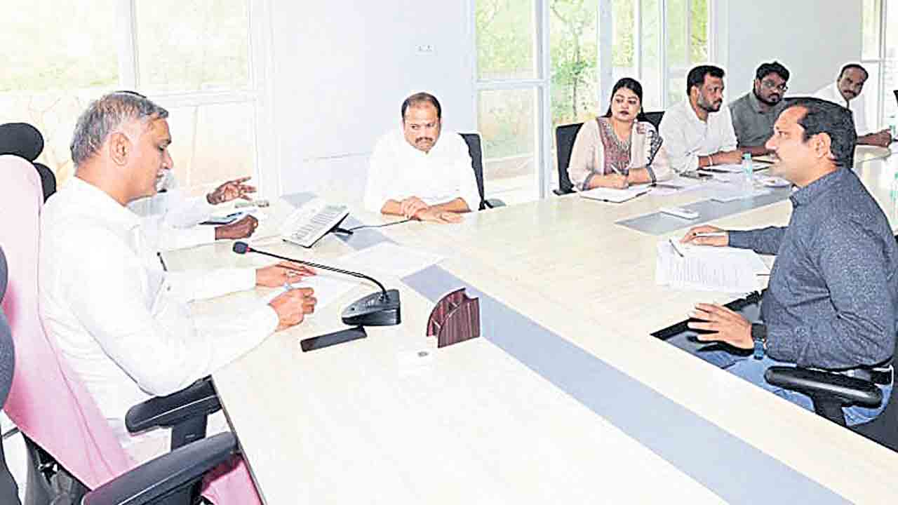పెండింగ్‌ పనులు వేగంగా పూర్తిచేయాలి