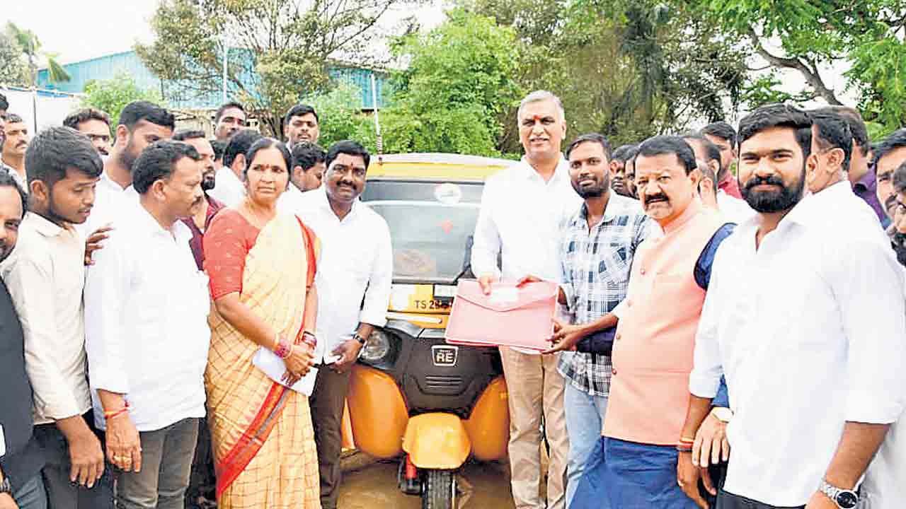 కార్యకర్తలకు అండగా ఉంటాం