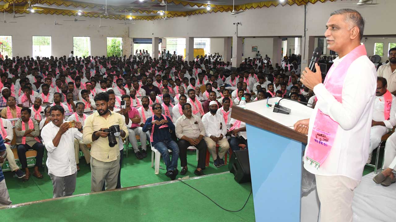 మూడేండ్లలో ఎకరాకైనా నీళ్లిచ్చారా!