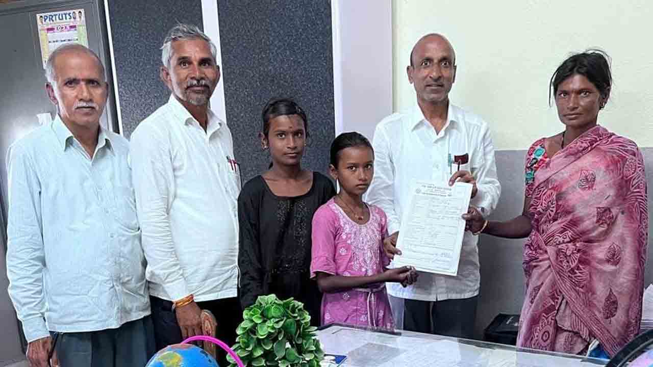 Indravelli | కలెక్టర్ చొరవతో ఇద్దరు బాలకార్మికులకు విద్యాభాగ్యం..!