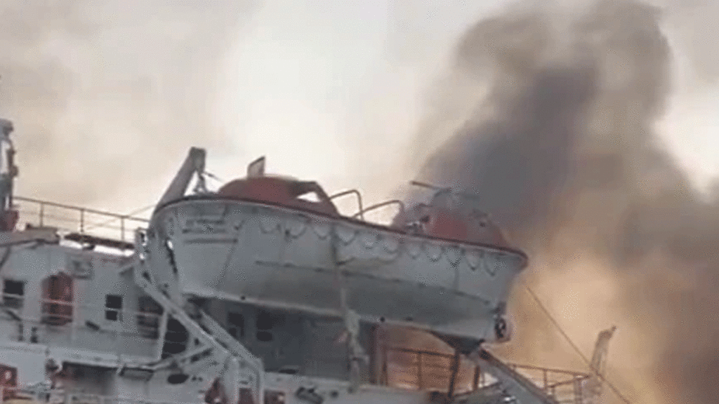 Indian Sailors | ఉక్రెయిన్ ఉద్రిక్త‌త‌లు.. కార్గో నౌక‌లో చిక్కుకున్న 13 మంది ఇండియ‌న్ సెయిల‌ర్స్‌