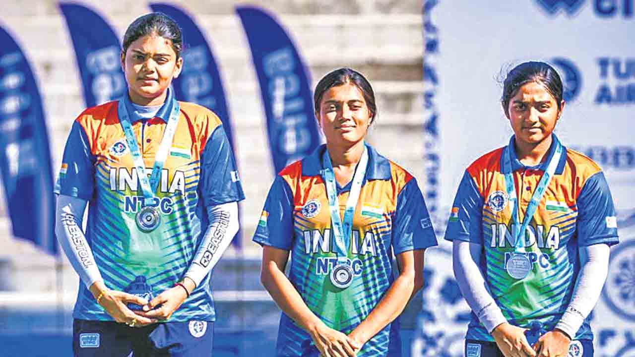 చికిత జట్టుకు రజతం