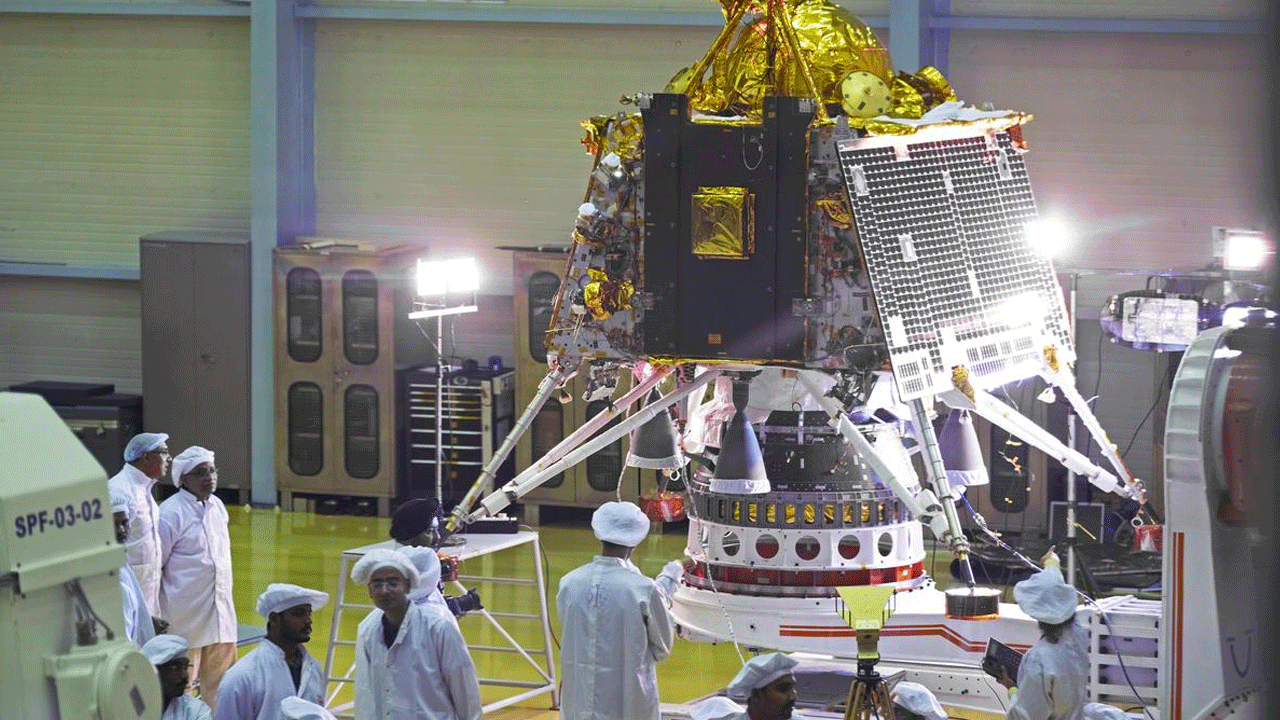 ISRO | ఇస్రోకు బాంబు బెదిరింపు మెయిల్‌.. బాంబ్ స్క్వాడ్ త‌నిఖీలు