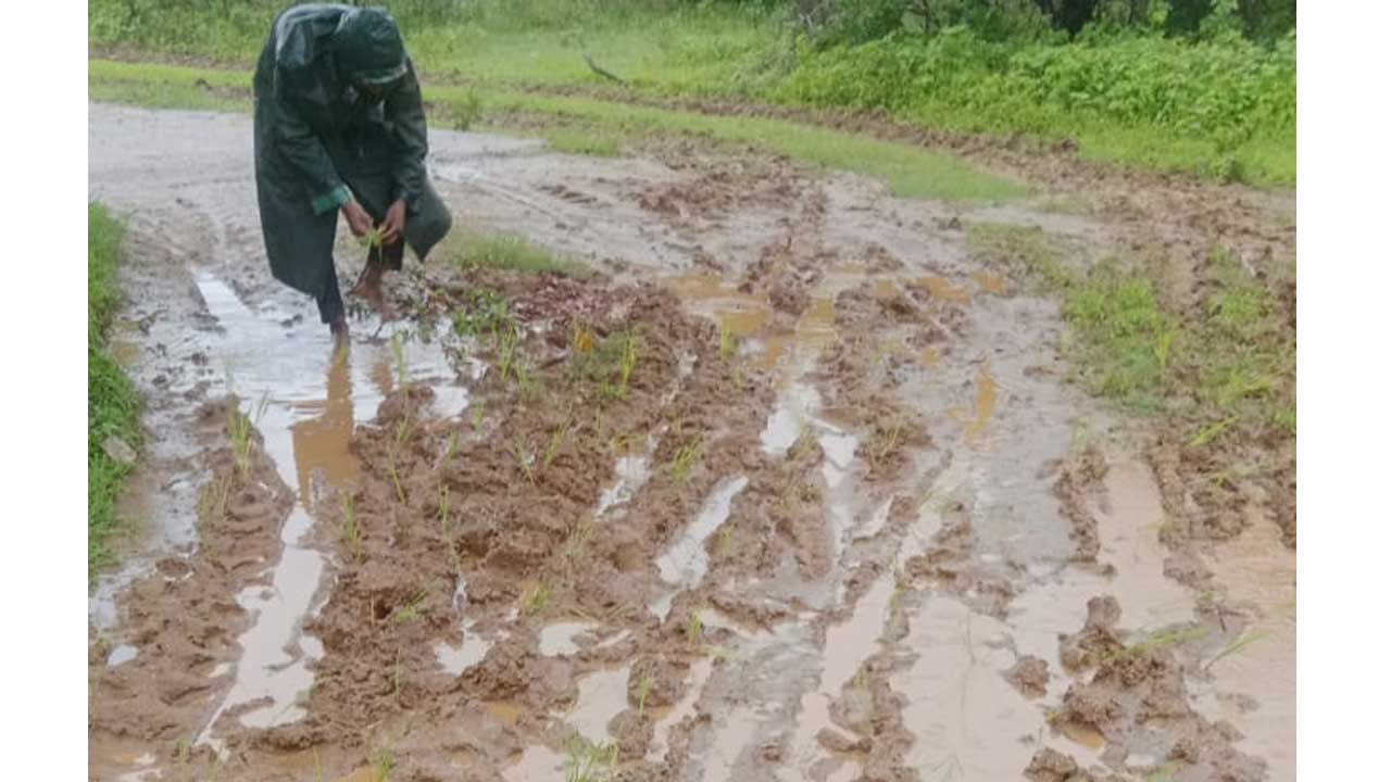 Mud Road | తండాకు వెళ్లాలంటే తండ్లాట