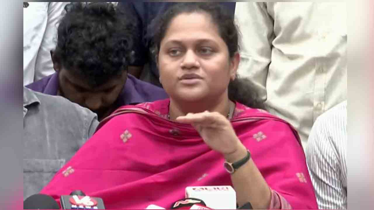Jani Master Wife | కొందరు డ్యాన్సర్ల డబ్బులు దోచుకుంటున్నారు.. జానీ మాస్టర్ భార్య సుమలత సంచలన ఆరోపణలు