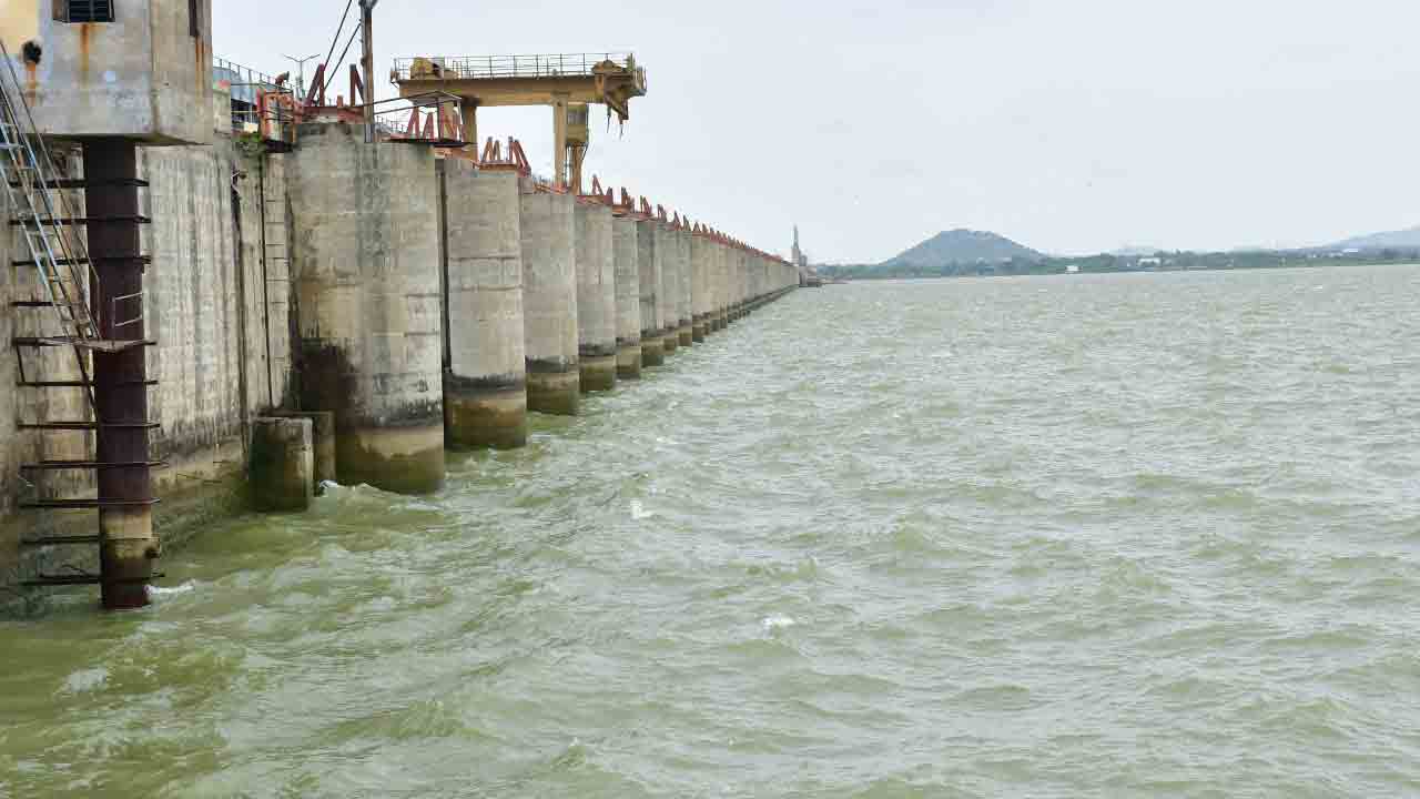 జూరాలకు 32,500 క్యూసెక్కుల ఇన్‌ఫ్లో