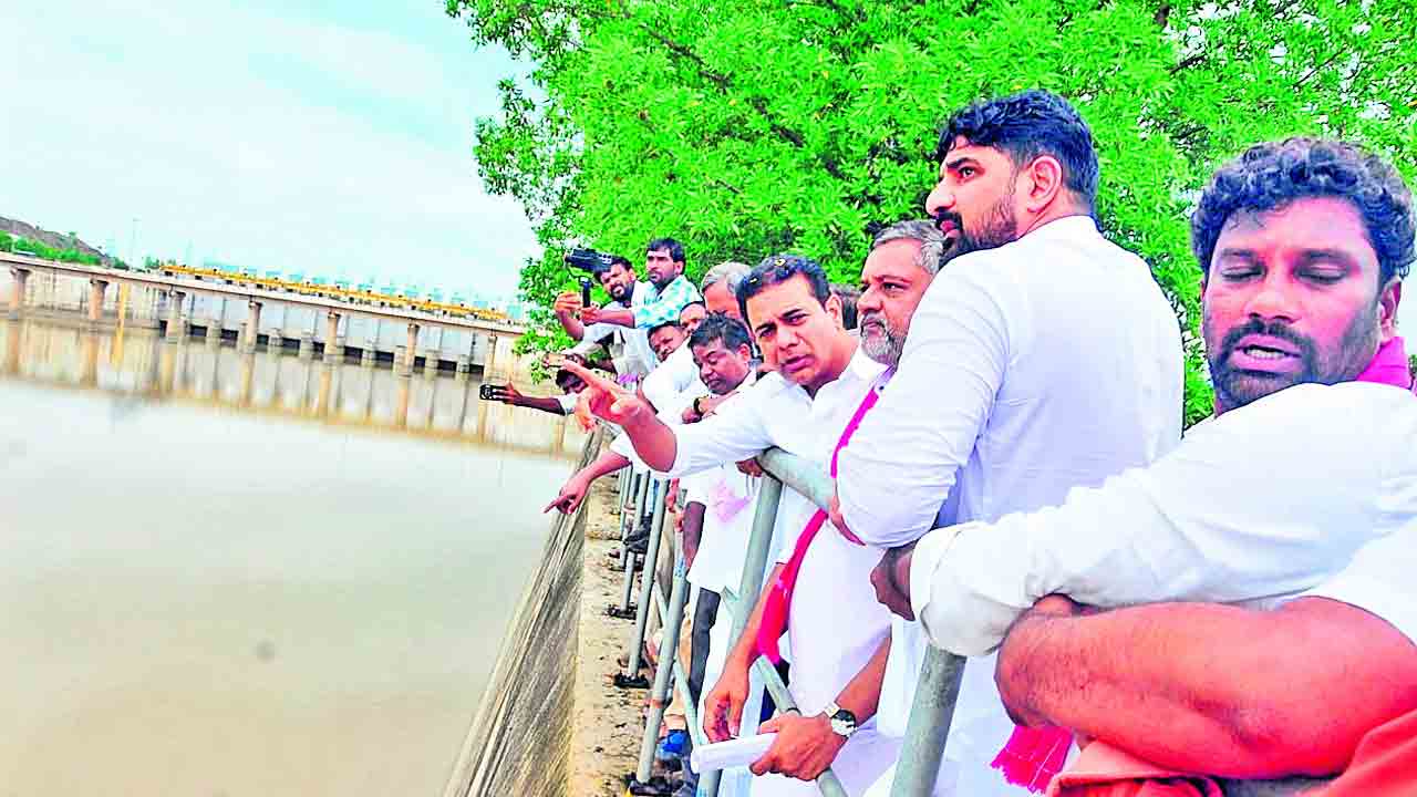 నిర్బంధాలు దాటుకొని.. కన్నెపల్లికి చేరుకొని..