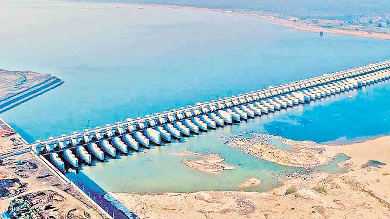 అప్పులపై అబద్ధాలు.. కాళేశ్వరంపై కుట్రలు