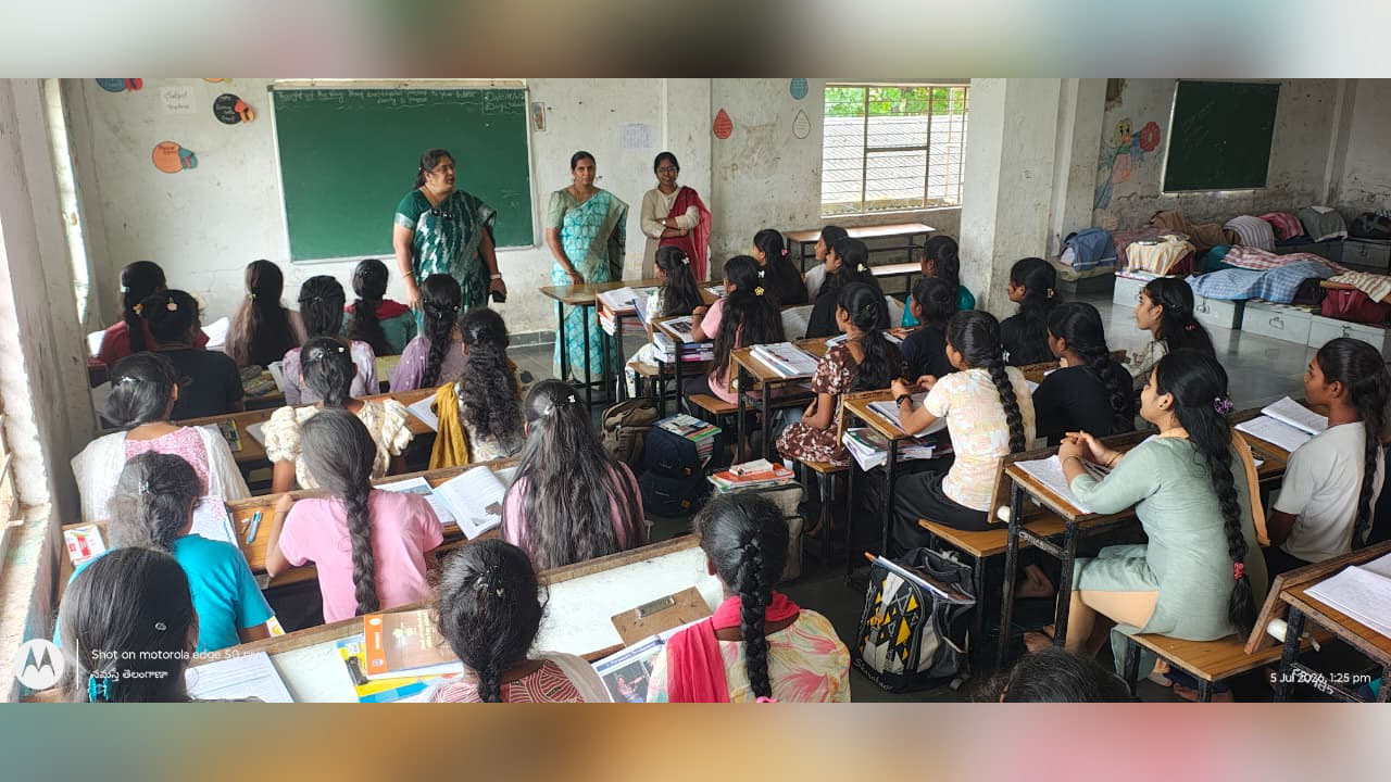 Karepalli | గిరిజన గురుకుల సంక్షేమ పాఠశాలను సందర్శించిన జోనల్ అధికారిణి