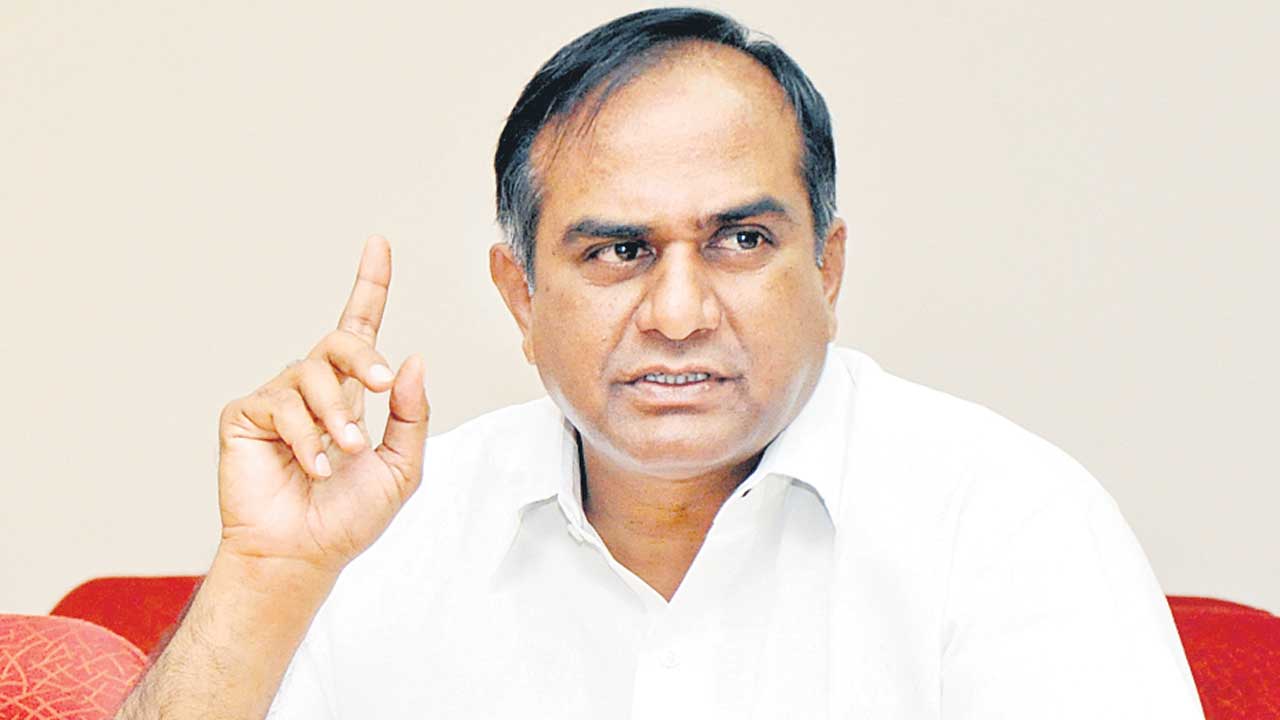 ఔట్‌సోర్సింగ్‌ ఉద్యోగాలు స్థానికులకే ఇవ్వాలి