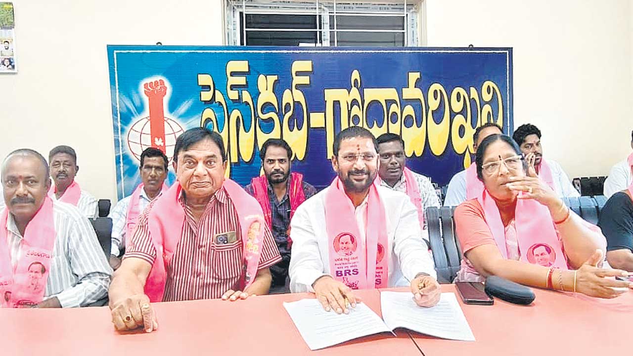 కాళేశ్వరంపై ఇంకెన్నాళ్లీ కుట్రలు?