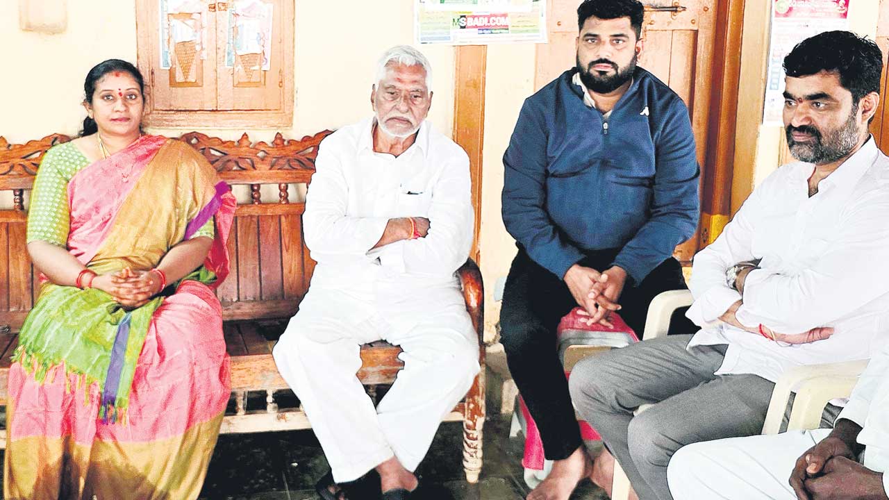 రేవంత్‌ రెడ్డికి రైతులపై దయ లేదు