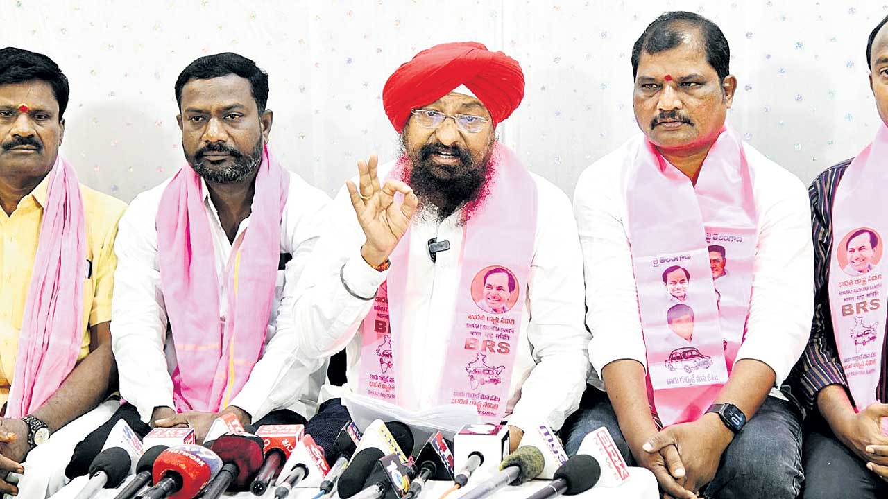 కమీషన్ల కోసమే ‘యూజీడీ’ టెండర్లు