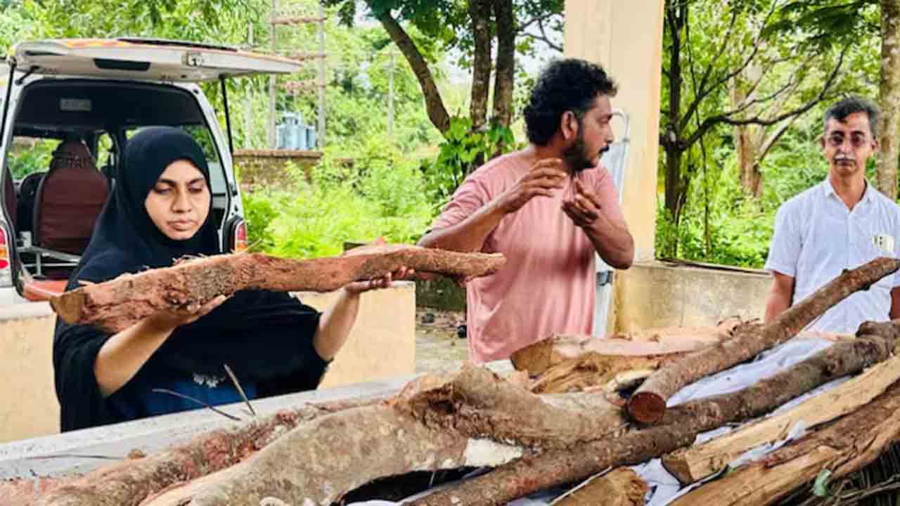 Muslim woman cremated RSS worker | ఆర్‌ఎస్‌ఎస్‌ మాజీ కార్యకర్త క్యాన్సర్‌తో మృతి.. అంత్యక్రియలు నిర్వహించిన ముస్లిం మహిళ