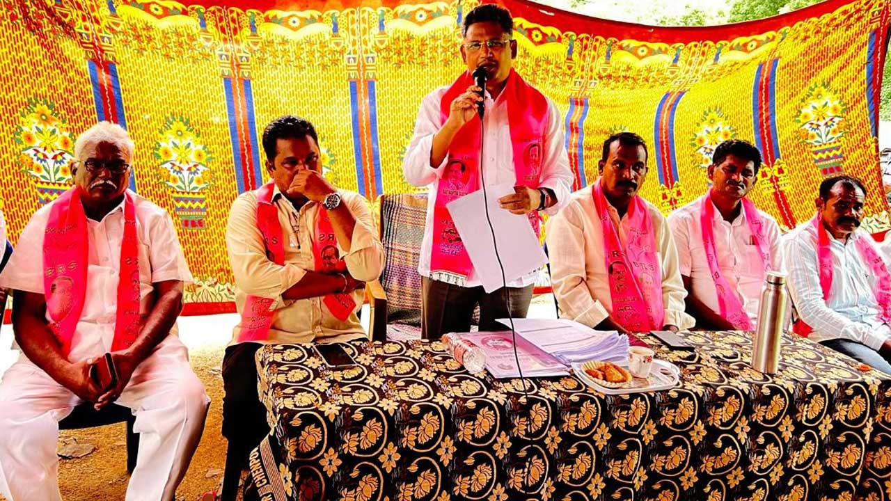 ప్రజాధనంతో రాజకీయ ప్రచారం