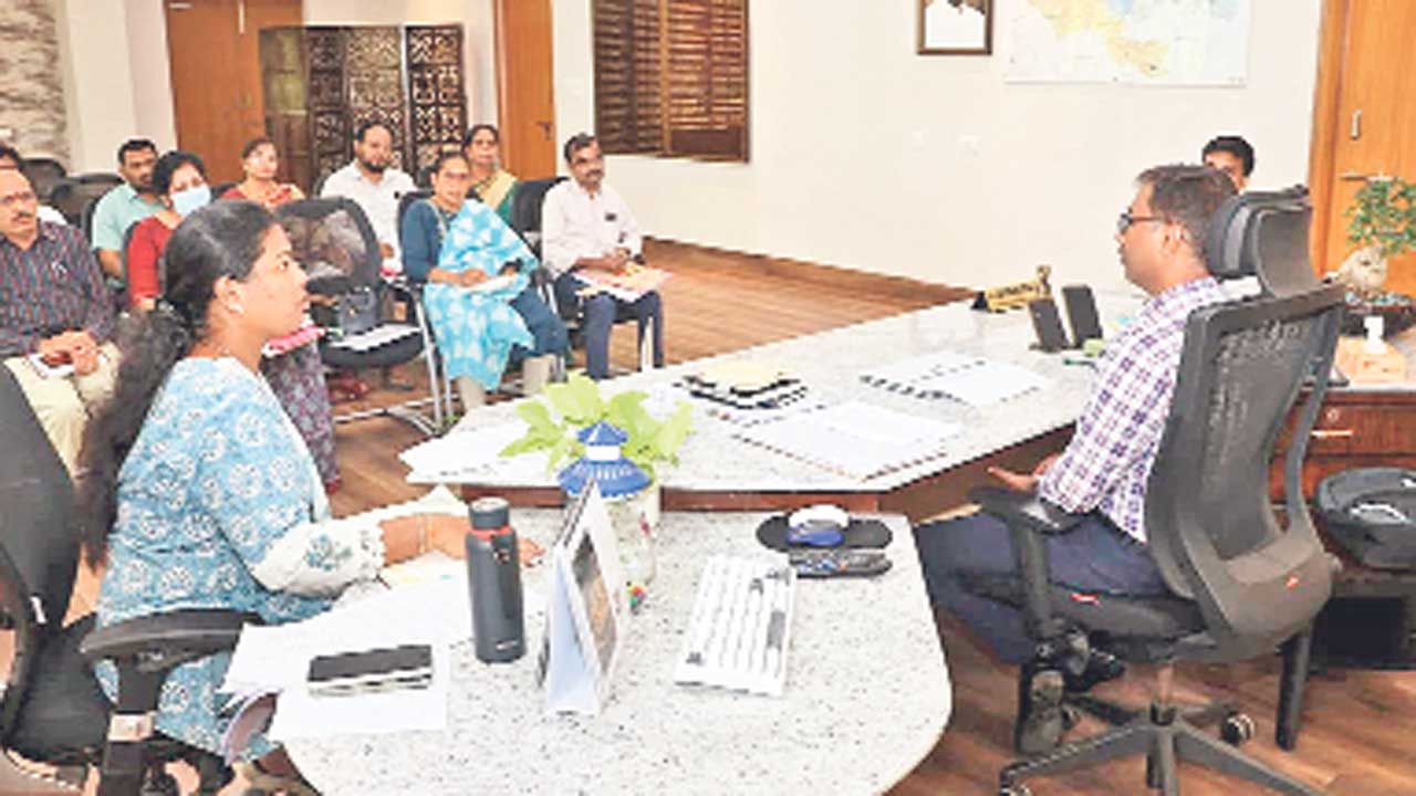 సౌకర్యాల కల్పనపై దృష్టి పెట్టండి
