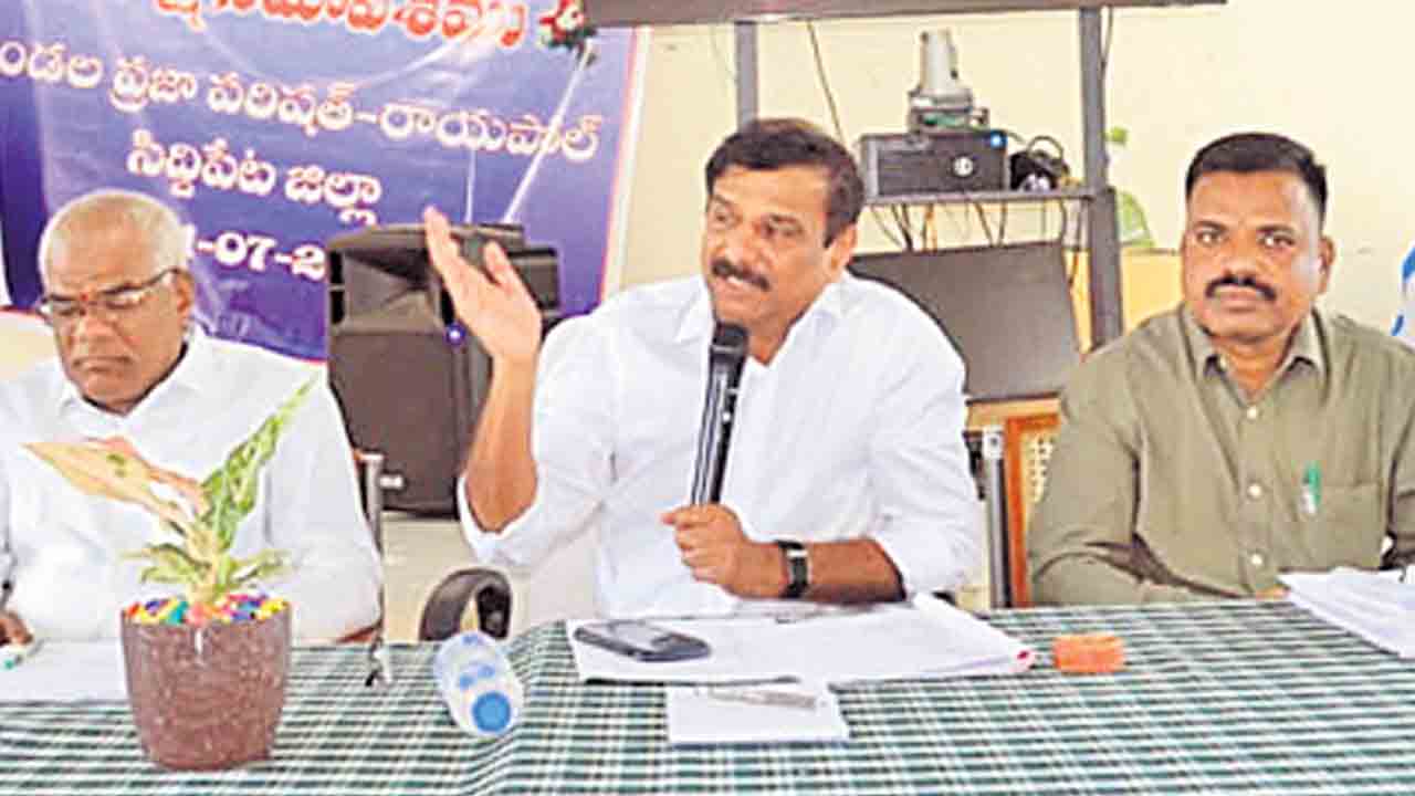 అధికారులు చిత్తశుద్ధితో పనిచేయాలి