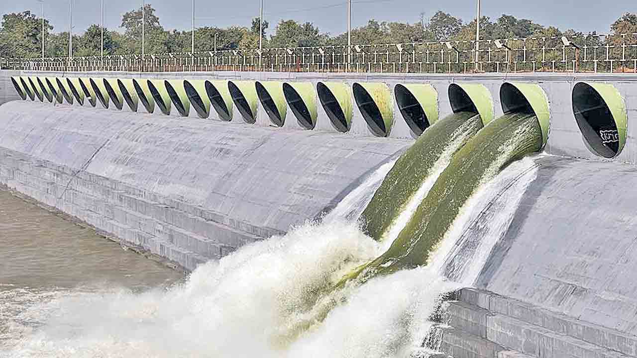 తాగునీటికి కటకటే!.. నిండుకున్న భగీరథ రిజర్వాయర్లు