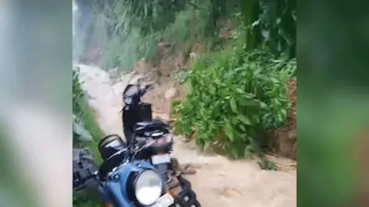 Landslides | ఒక్కసారిగా విరిగిపడ్డ కొండచరియలు.. చిన్నారులు సహా ఎనిమిది మంది దుర్మరణం..!