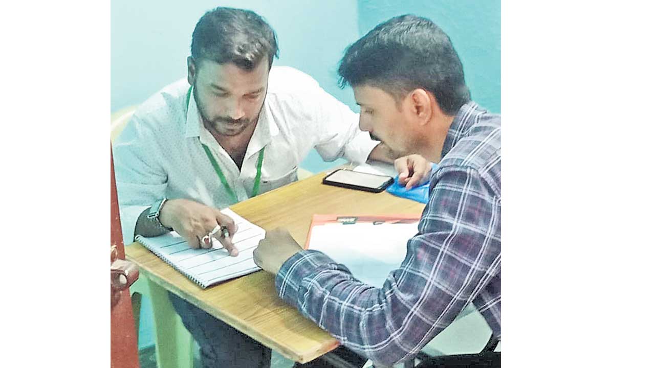 జిల్లా వెనుకంజ