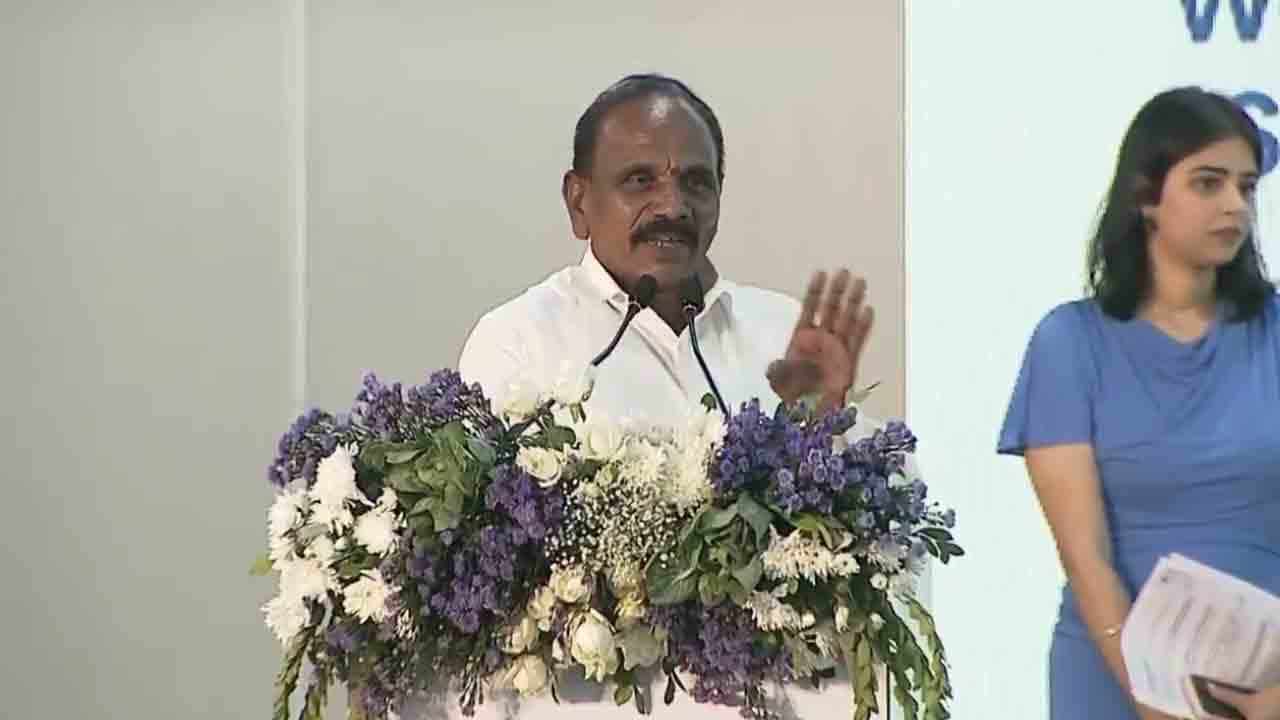 MLA Kale Yadaiah | మా గ్రామాల్లో రోడ్ల పరిస్థితి దారుణంగా ఉందన్న కాంగ్రెస్ ఎమ్మెల్యే.. వీడియో