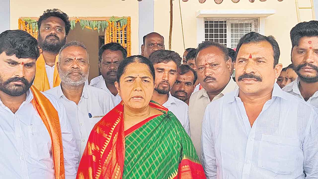 రైతుల బాధలు పట్టవా..