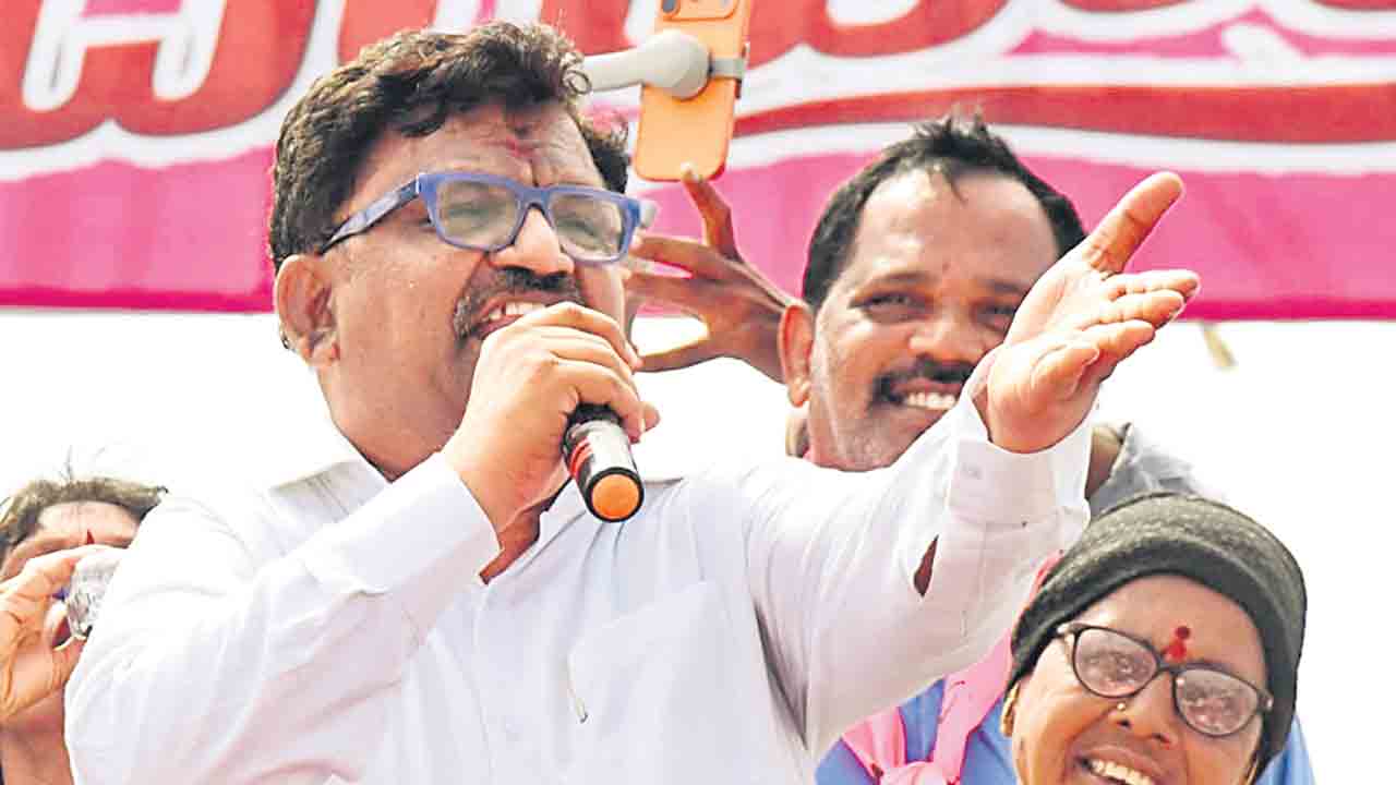రేవంత్‌కు తెలంగాణ ప్రయోజనాలు పట్టవు
