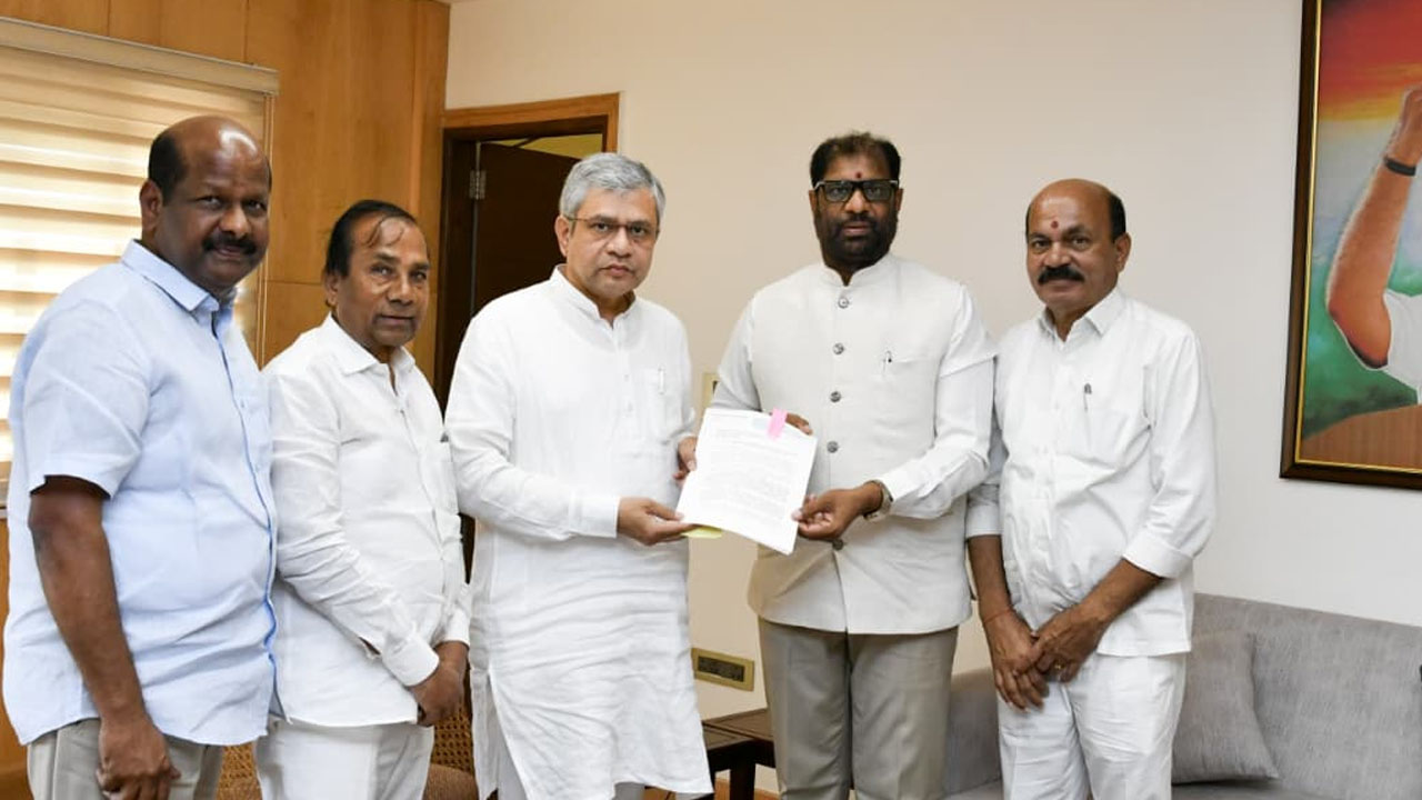 BRS MP, MLAs | బుల్లెట్‌ ట్రైన్‌ మార్గంలో జహీరాబాద్‌ స్టేషన్‌ను చేర్చాలి: కేంద్ర రైల్వే మంత్రితో బీఆర్‌ఎస్‌ ఎంపీ, ఎమ్మెల్యేల భేటీ