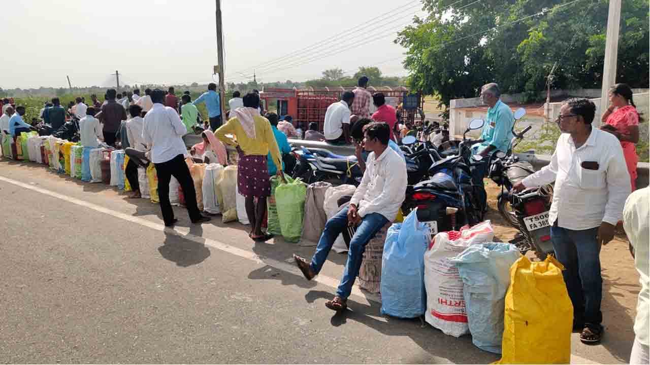 Gas Irregularities | మాగనూర్ ‘ఇండియన్ గ్యాస్ ఏజెన్సీ’పై ప్రజల ఆగ్రహం