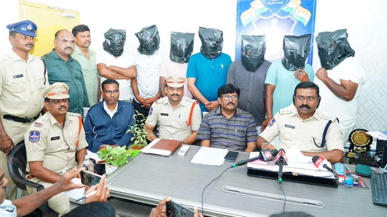 నకిలీ ఎరువుల ముఠా గుట్టురట్టు