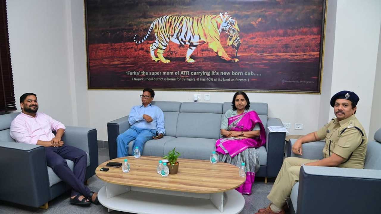 కందనూలులో ఎన్నికల కమిషనర్‌ పర్యటన