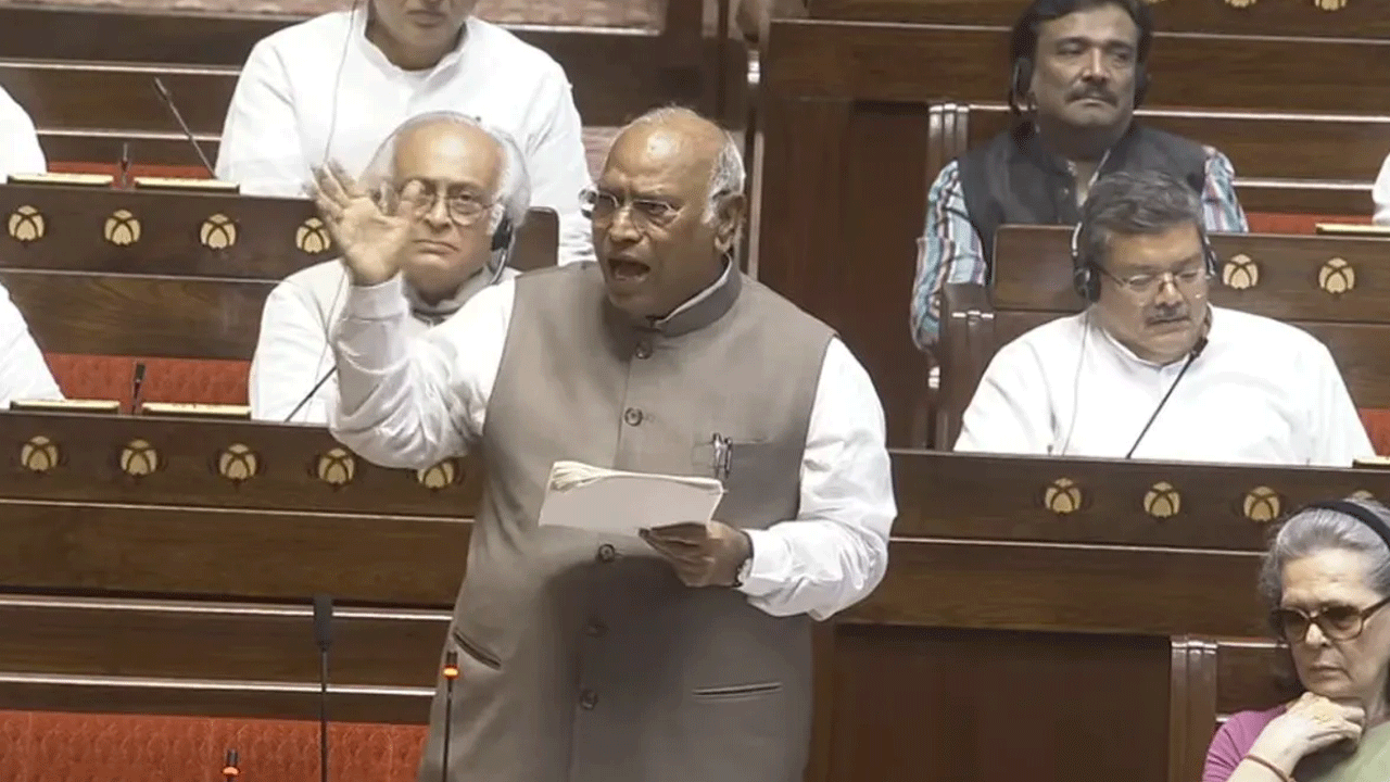 Mallikarjun Kharge | అధికార బీజేపీకి విద్యార్థుల భ‌విష్య‌త్తు కంటే రాజకీయాలే ఎక్కువ : మ‌ల్లికార్జున ఖ‌ర్గే