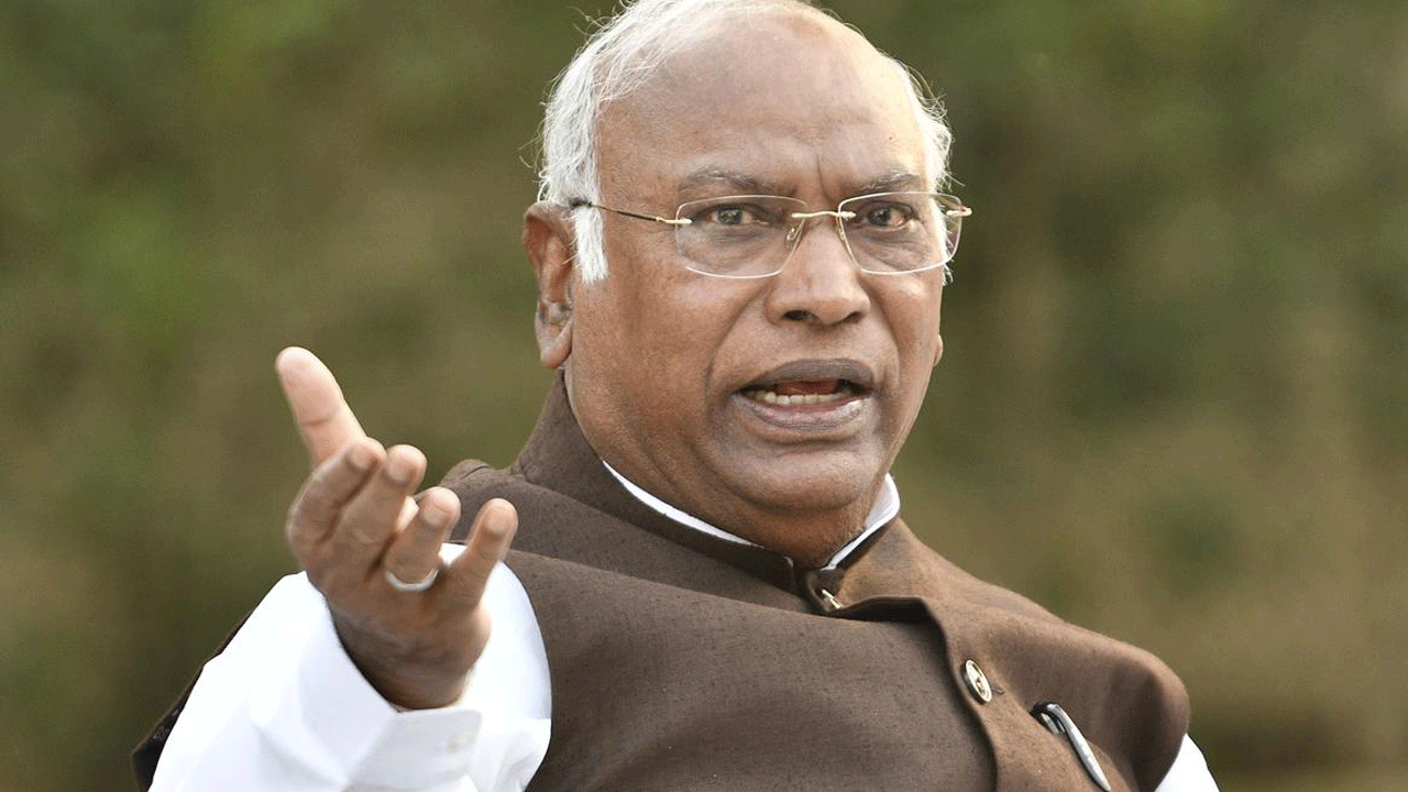 Mallikarjun Kharge | ‘మోదీ స‌ర్కారు అహంకారం ఓడింది’.. ధ‌ర్మేంధ్ర ప్ర‌ధాన్ రాజీనామాపై ఖ‌ర్గే