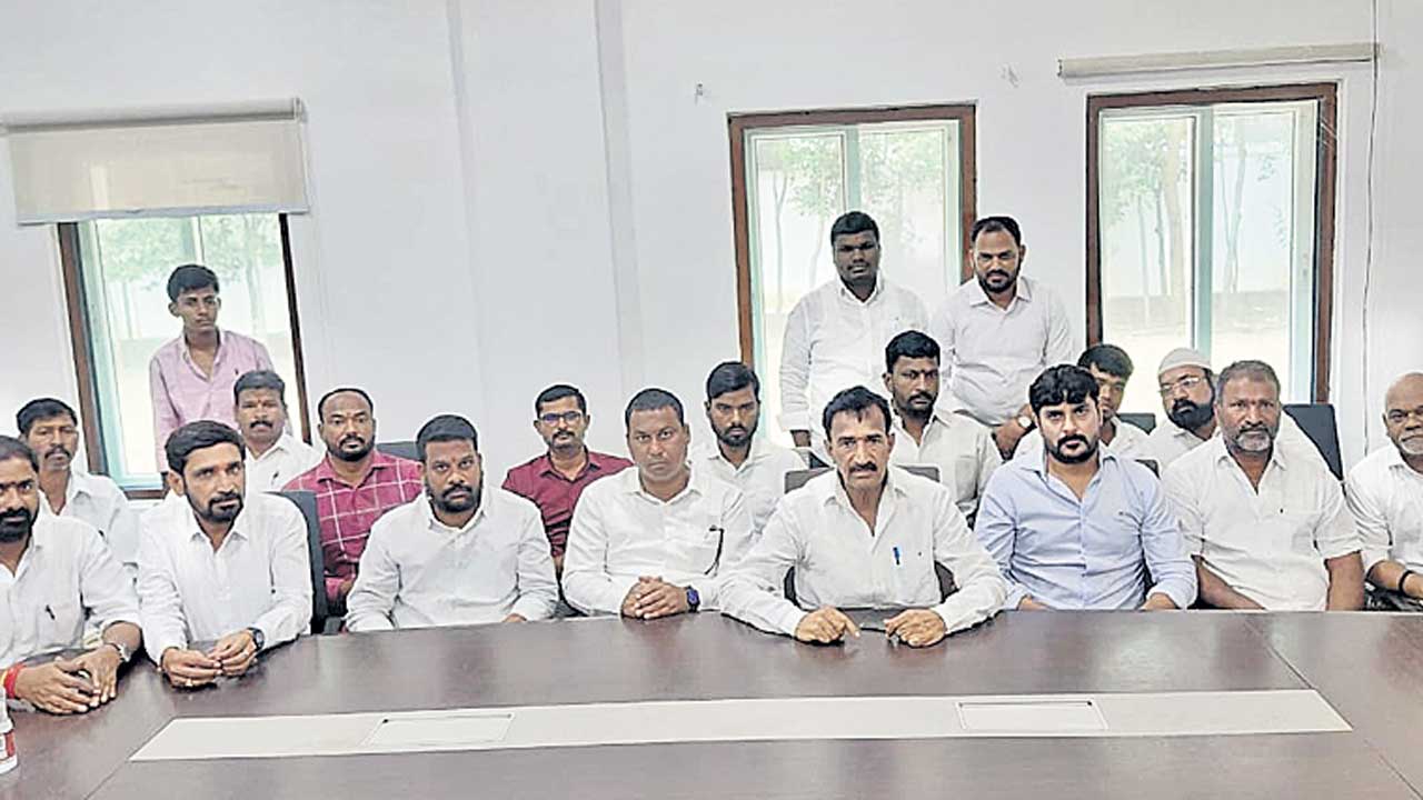 ప్రభుత్వం దుర్మార్గపు ఆలోచన విరమించుకోవాలి