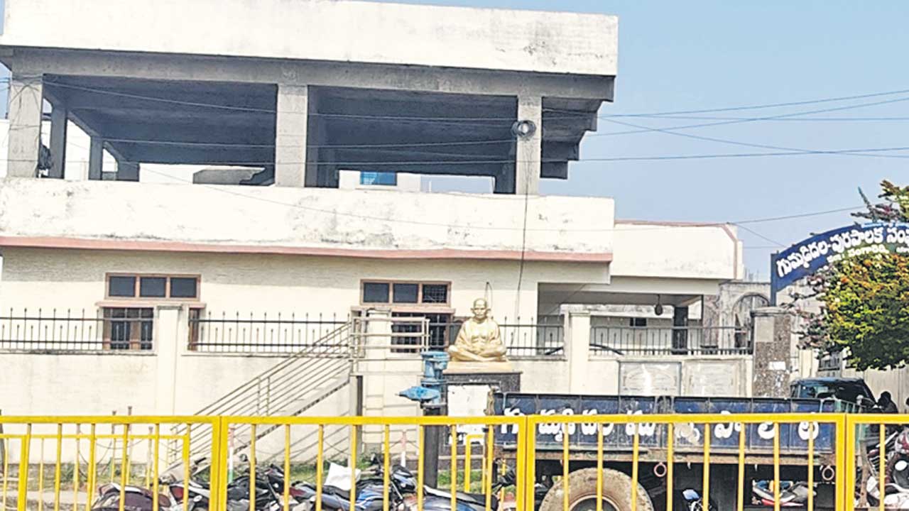 శంకుస్థాపనలకే పరిమితమా?