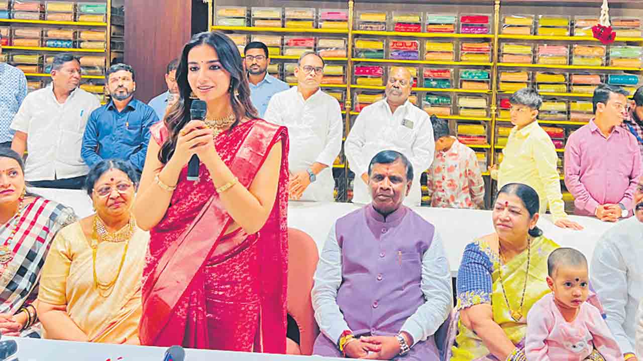 బీరంగూడలో కిసాన్‌ ఫ్యాషన్‌ మాల్‌