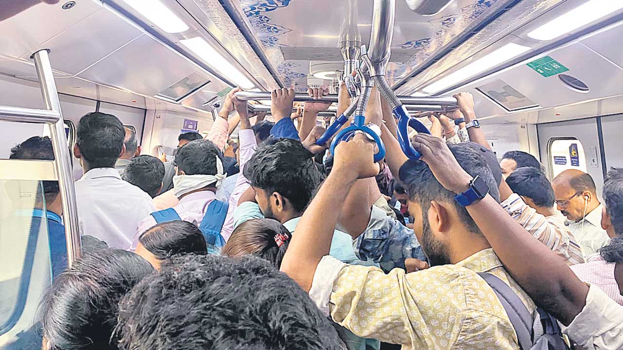 మూడు బోగీల ముచ్చట ఉత్తదేనా?