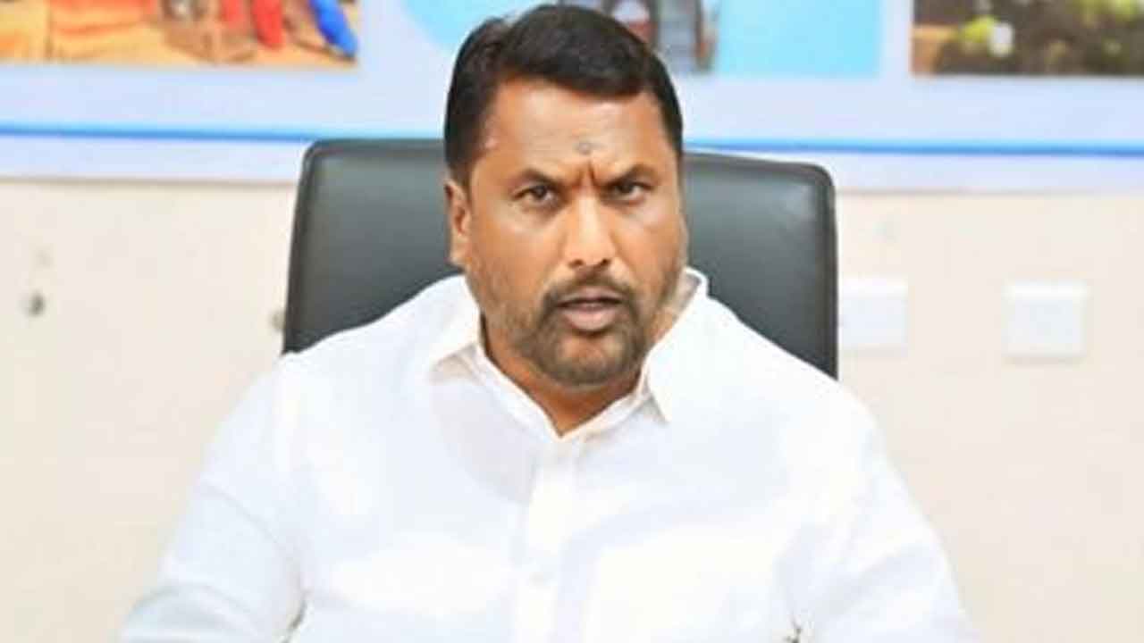 గురుకుల అధికారులపై మంత్రి అసహనం