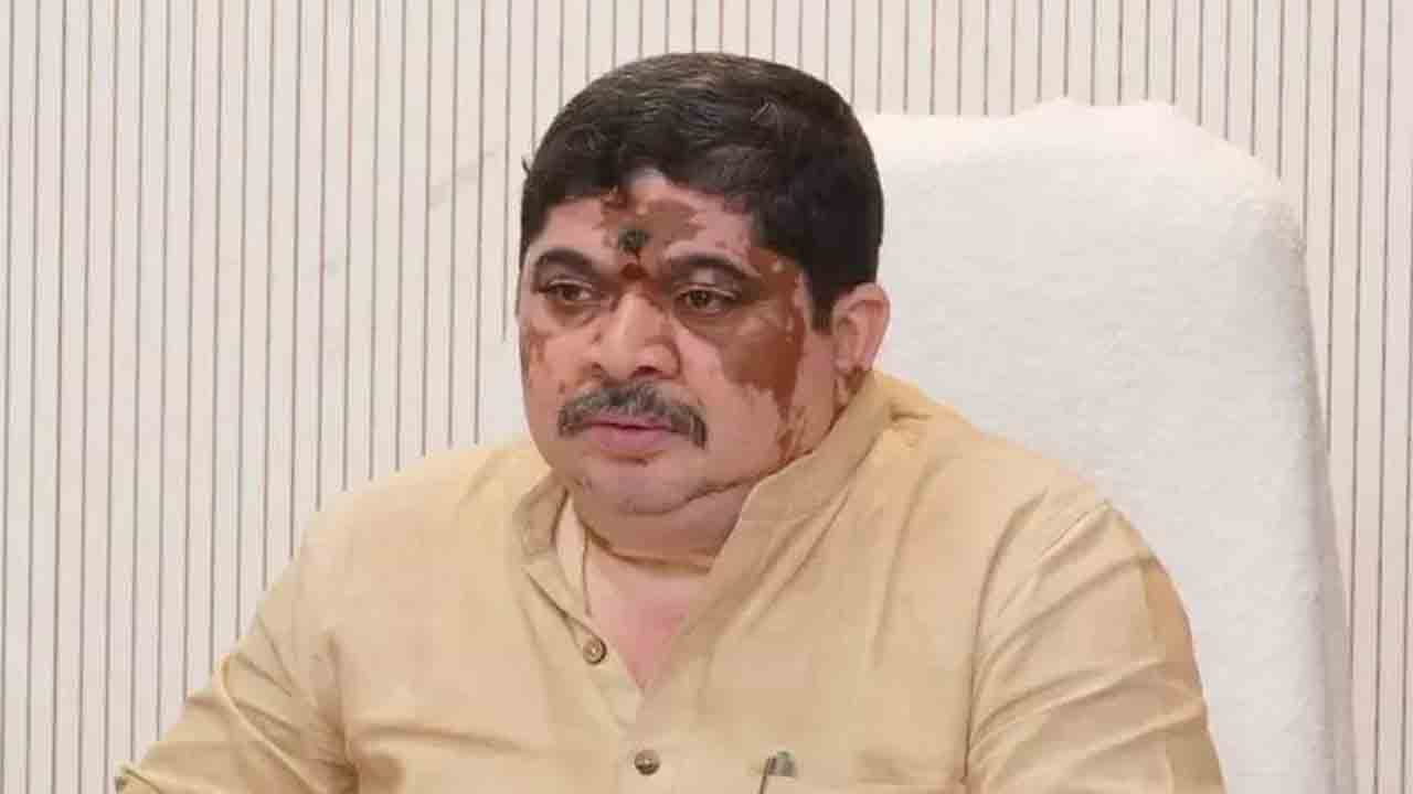 పన్నులు చెల్లించకపోతే చర్యలు: మంత్రి పొన్నం