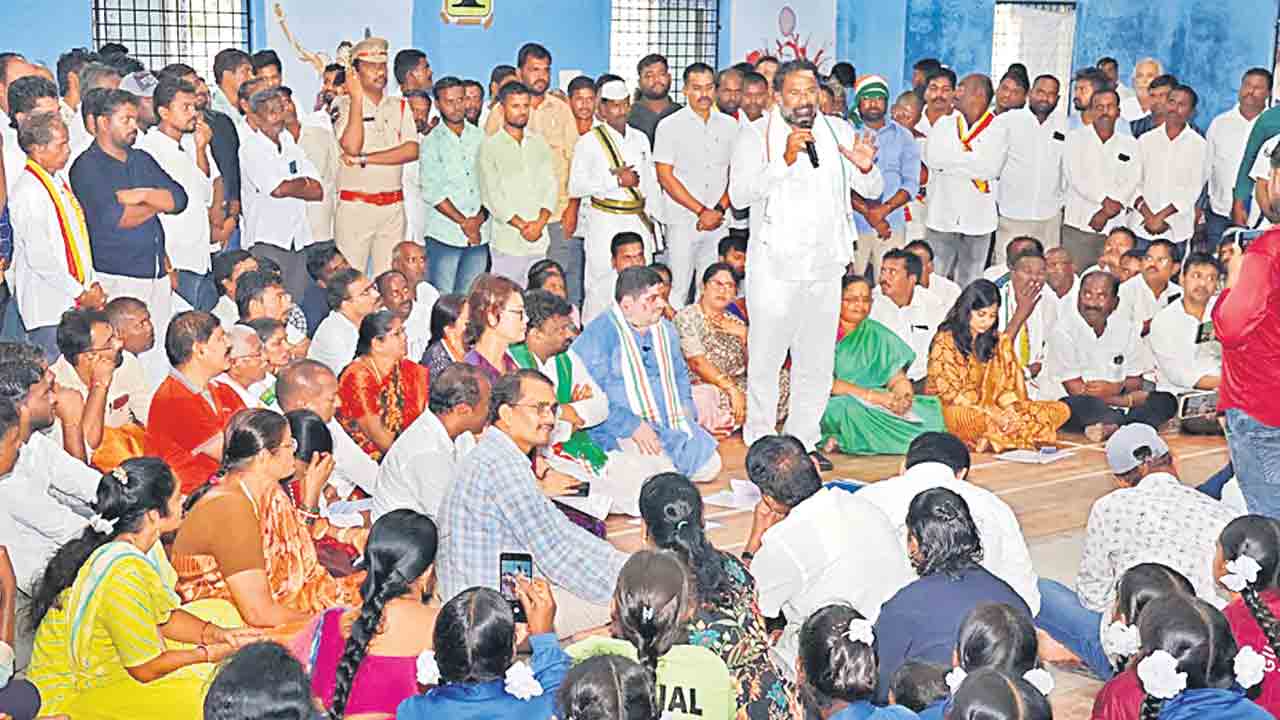 అటకెక్కిన అమాత్యుల హామీ!