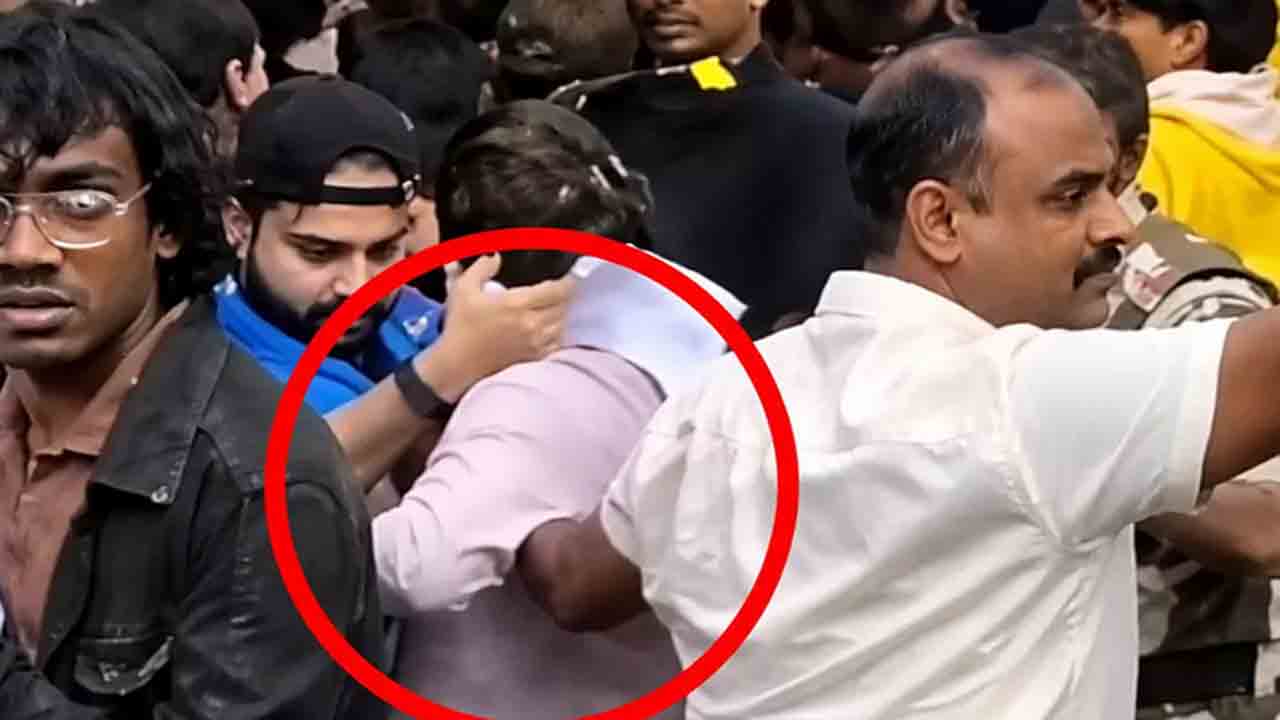 Cop Gropes Woman Protester | మహిళా నిరసనకారిని అసభ్యకరంగా తాకిన పోలీస్‌.. వీడియో వైరల్‌