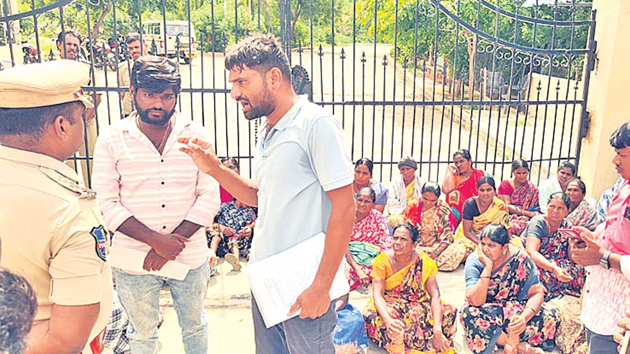శాశ్వత ఉద్యోగాలేవీ!?