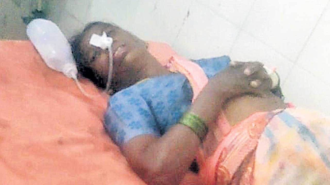 ఎస్సై వేధింపులతో మహిళా రైతు ఆత్మహత్యా యత్నం
