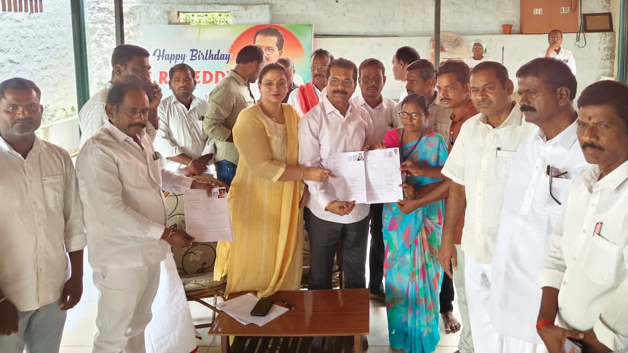 అర్హుడైన ప్రతీ పౌరుడు ఓటరు జాబితాలో పేర్లను నమోదు చేయించుకోవాలి